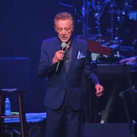 Frankie Valli annule les dates restantes de sa tournée 2026 pour « se concentrer sur ma santé »