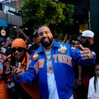 French Montana propose d&rsquo;aider un chauffeur de taxi dont la voiture a été endommagée lors de la célébration du championnat des Knicks : « Quelqu&rsquo;un le trouve »