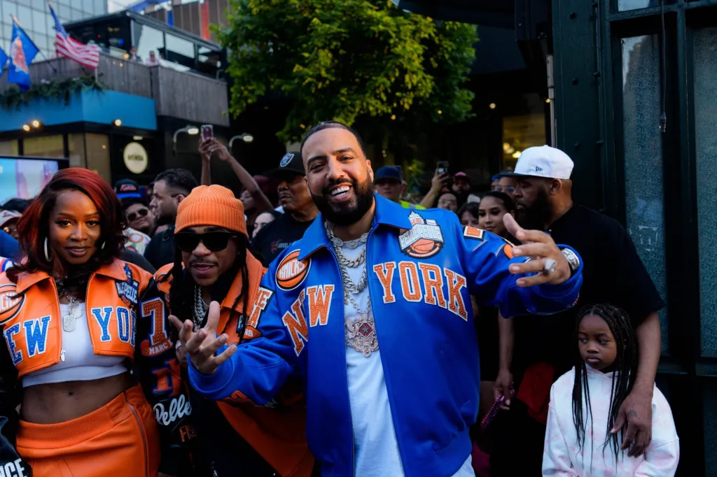 French Montana propose d'aider un chauffeur de taxi dont la voiture a été endommagée lors de la célébration du championnat des Knicks : "Quelqu'un le trouve"