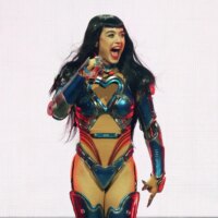 Katy Perry taquine la nouvelle chanson « Watch It Burn » et révèle la date de sortie