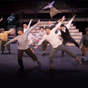 La comédie musicale « Newsies » de Disney charme et ravit à l&rsquo;ARTfactory