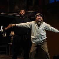 « La pièce qui tourne mal » tourne délicieusement mal au Keegan Theatre