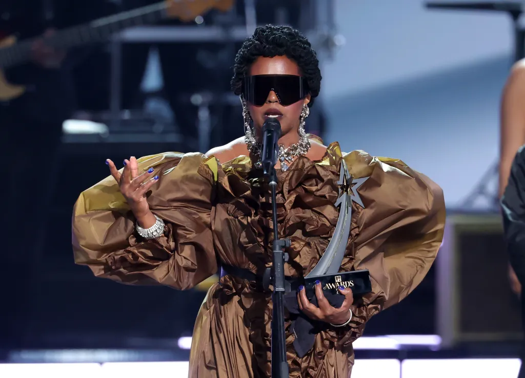 Lauryn Hill reçoit le Living Legend Icon Award après un incroyable hommage aux BET Awards 2026 : « Je veux que les gens sachent ce que nous pouvons faire »