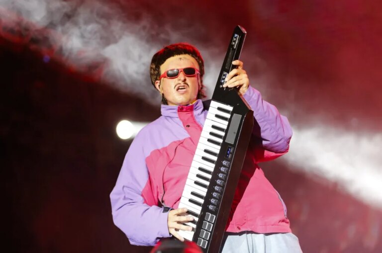 Oliver Tree, chanteur de « Life Goes On » et « Miss You », décède dans un accident d&rsquo;hélicoptère