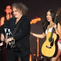 Olivia Rodrigo lance « What&rsquo;s Wrong With Me » avec Robert Smith de The Cure au Primavera Sound 2026
