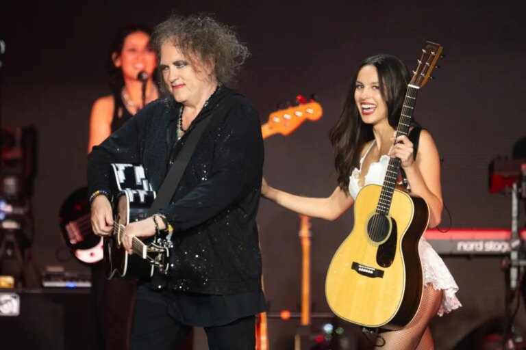 Olivia Rodrigo lance « What&rsquo;s Wrong With Me » avec Robert Smith de The Cure au Primavera Sound 2026