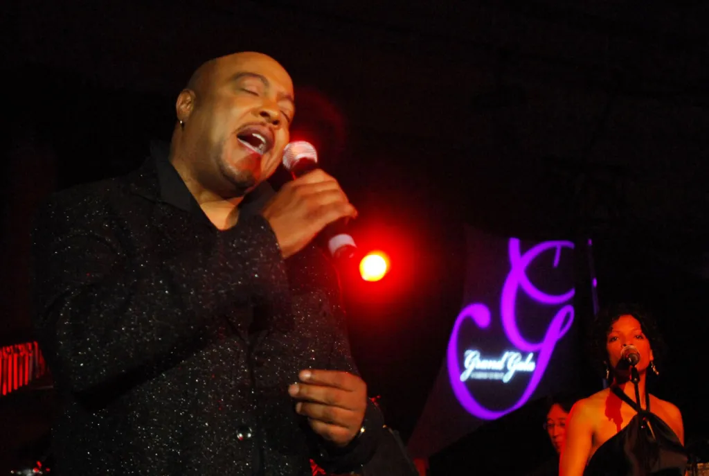 Peabo Bryson, la voix veloutée derrière les duos Disney et plus, décède à 75 ans