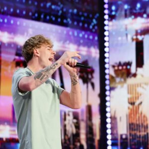 Regardez TikToker Mackenzie Sol transformer « Back to Friends » de sombr en une ballade sensuelle pour « America&rsquo;s Got Talent »