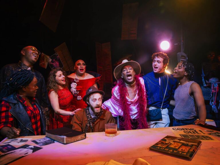 « The View UpStairs » est émotionnellement puissant au Iron Crow Theatre