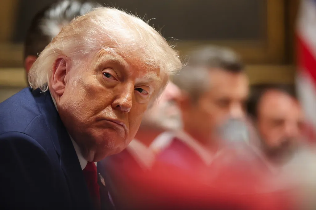 Trump s'en prend au juge fédéral « haineux » qui a bloqué l'ajout de son nom au Kennedy Center