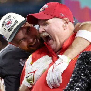 Voici ce que l&rsquo;entraîneur des Chiefs Andy Reid dit qu&rsquo;il recevra Travis Kelce comme cadeau de mariage : « Il sera aussi heureux que possible »