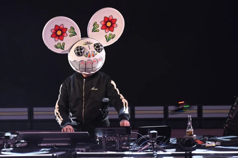 deadmau5 agrandit sa famille de la manière la plus ronronnante – en adoptant un nouveau chat qu&rsquo;il a aidé