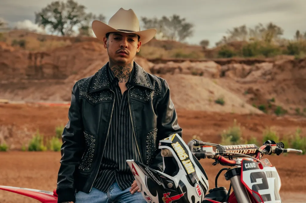Natanael Cano offre 1 million de pesos à un fan fidèle et d'autres moments édifiants dans la musique latine