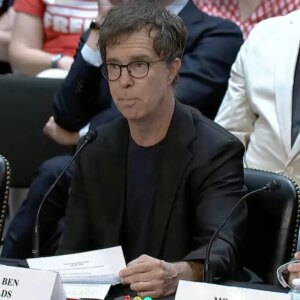 Ben Folds dénonce la prise de contrôle du Kennedy Center par Trump devant le Congrès : « Quand vous politisez l&rsquo;art, vous avez de la propagande »