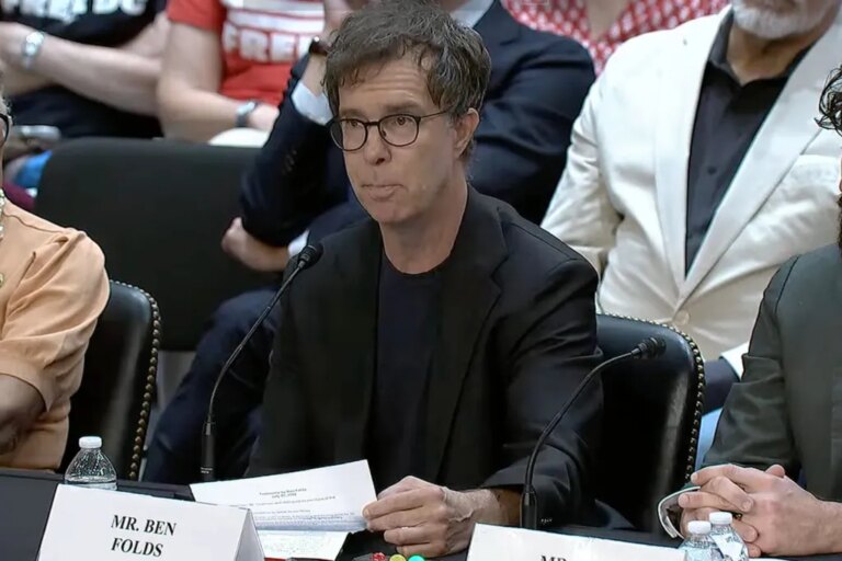 Ben Folds dénonce la prise de contrôle du Kennedy Center par Trump devant le Congrès : « Quand vous politisez l&rsquo;art, vous avez de la propagande »