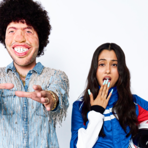 Benny Blanco offre un premier avant-goût de l&rsquo;album en espagnol « Hermoso » avec « Joven y Salvaje », avec Bb trickz