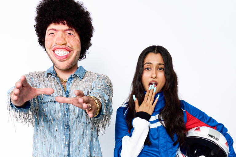 Benny Blanco offre un premier avant-goût de l&rsquo;album en espagnol « Hermoso » avec « Joven y Salvaje », avec Bb trickz