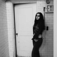 Charli XCX sort « Musique, mode, film (édition B-Sides) » sur iTunes