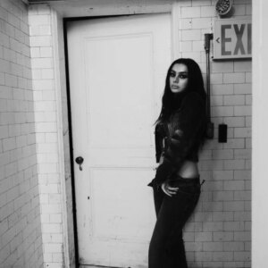 Charli XCX sort « Musique, mode, film (édition B-Sides) » sur iTunes