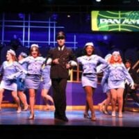 Glamour, paillettes et charme dans « Arrête-moi si tu peux » au Petit Théâtre d&rsquo;Alexandrie