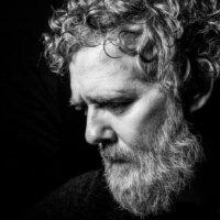 Glen Hansard, auteur-compositeur-interprète oscarisé « Once », décède dans un accident de moto à 56 ans