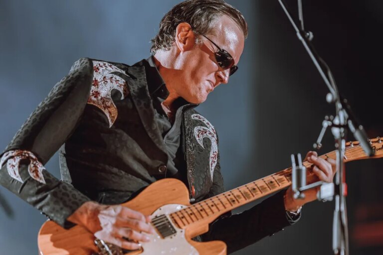 Joe Bonamassa étend son record d&rsquo;albums de blues et règne avec le concert « Rory » : « Live suscite le sentiment d&rsquo;urgence et de créativité »