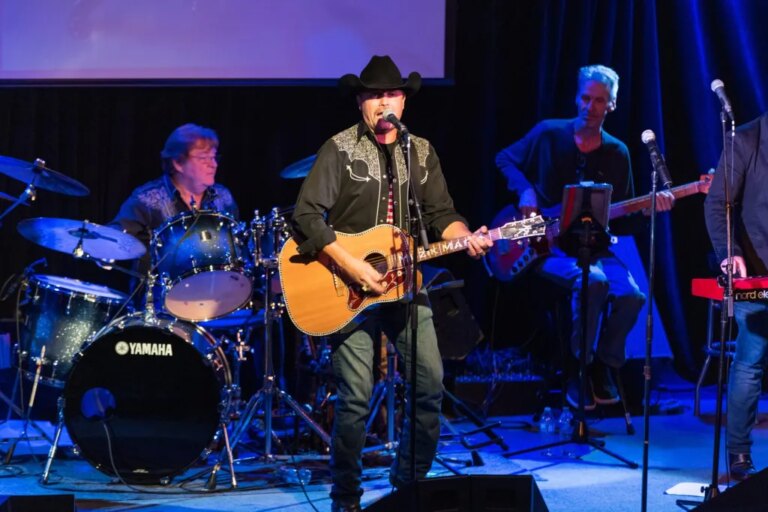 John Rich de Big & Rich a prêté serment en tant qu&rsquo;envoyé spécial de l&rsquo;USDA pour les propriétaires fonciers américains : « Mettons-nous au travail »