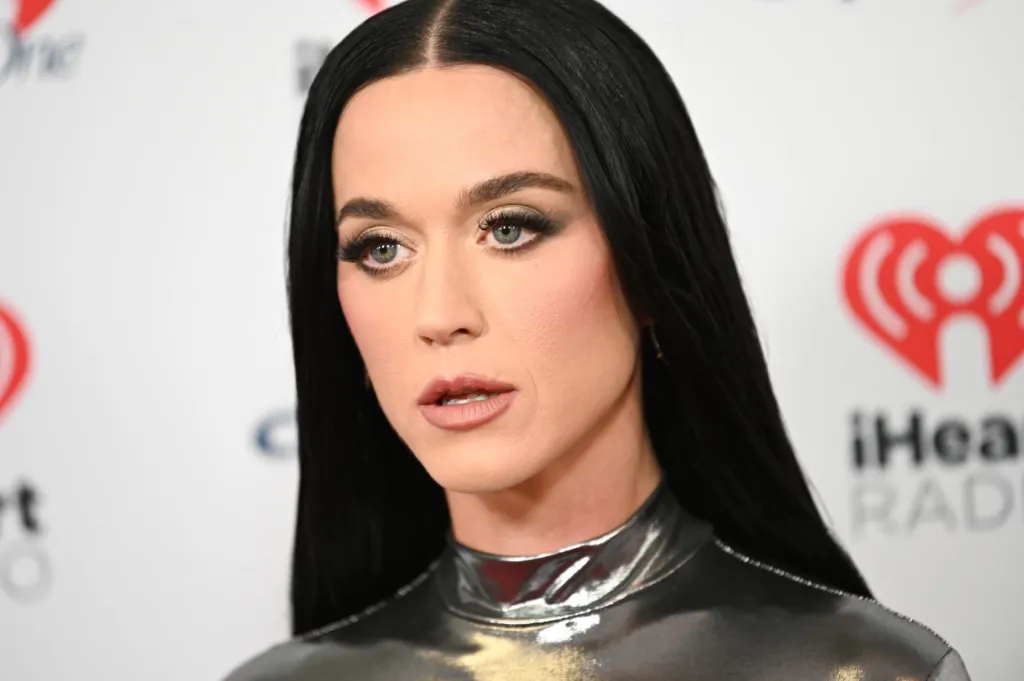 Katy Perry condamne l'utilisation par l'administration Trump d'un « feu d'artifice » dans une vidéo sur les frappes militaires