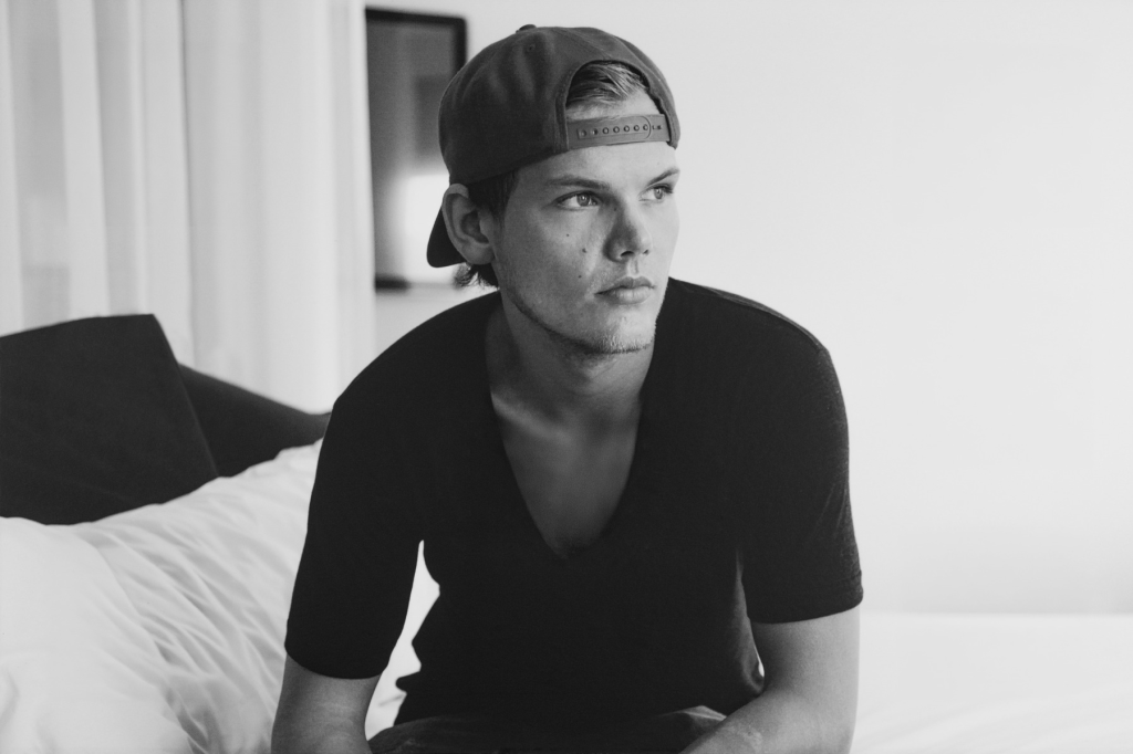 La plate-forme en ligne Avicii étendue comprend des séquences de spectacles, des setlists et bien plus encore – et les fans peuvent y contribuer