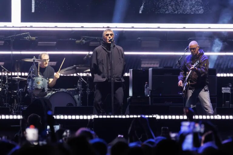 Liam Gallagher dit qu&rsquo;il n&rsquo;y aura pas de nouvel album d&rsquo;Oasis parce qu&rsquo;il n&rsquo;est pas prêt à être critiqué s&rsquo;il « ne vend pas 100 millions d&rsquo;exemplaires dans la première heure »