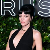 Lily Allen réduit l&rsquo;étape de l&rsquo;automne 2026 de la tournée des filles du West End nord-américain, des arènes aux théâtres : « Nous avons dû faire quelques ajustements »