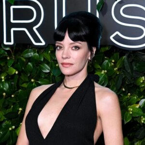 Lily Allen réduit l&rsquo;étape de l&rsquo;automne 2026 de la tournée des filles du West End nord-américain, des arènes aux théâtres : « Nous avons dû faire quelques ajustements »