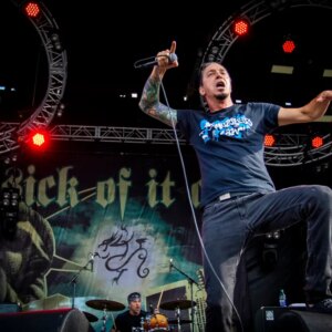 Lou Koller, leader du groupe Hardcore Pioneers Sick of It All, décède à 59 ans