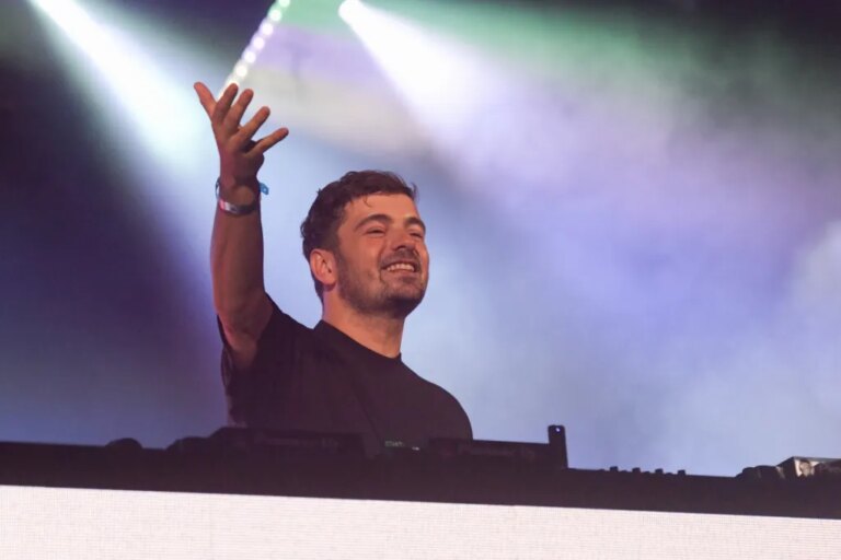 Martin Garrix lance la collaboration U2 « Fireflies » avec The Edge à Tomorrowland en Belgique