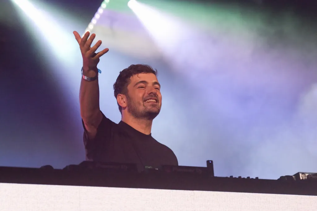 Martin Garrix lance la collaboration U2 « Fireflies » avec The Edge à Tomorrowland en Belgique