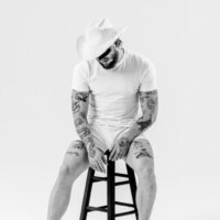 Orville Peck parle de sa tentative de suicide avant d&rsquo;annuler sa tournée 2023 : « Un grand tournant pour moi »