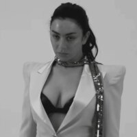 Regardez le film théâtral complet de Charli XCX qui accompagne son nouvel album « Musique, Mode, Film »
