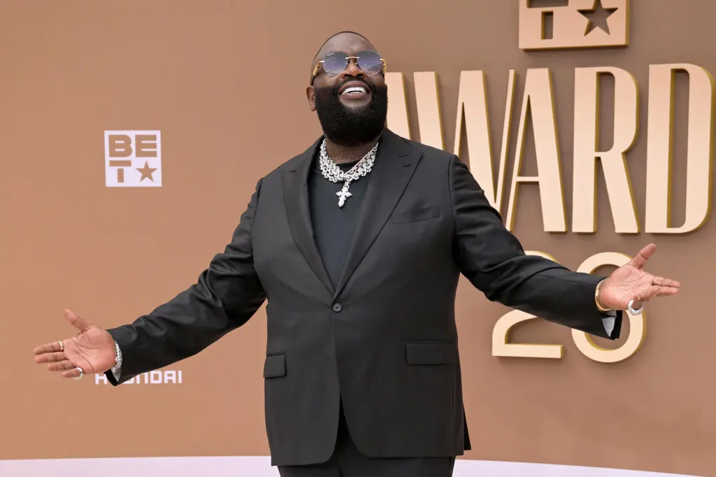 Rick Ross dit que la relation entre Joe Budden et Drake n'était pas une « façade » : « Rien à ce sujet n'était faux »
