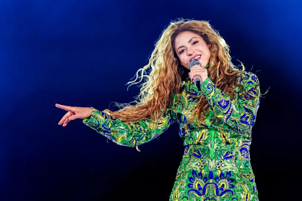 Shakira offre des billets pour le spectacle de Brooklyn aux travailleurs de la Coupe du monde, aux bénévoles du Venezuela et à d'autres moments édifiants de musique latine