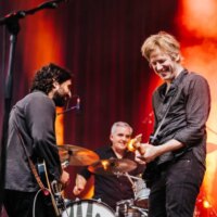 Spoon fait venir Hamilton Leithauser pour couvrir un classique du rock de 1957 au SummerStage