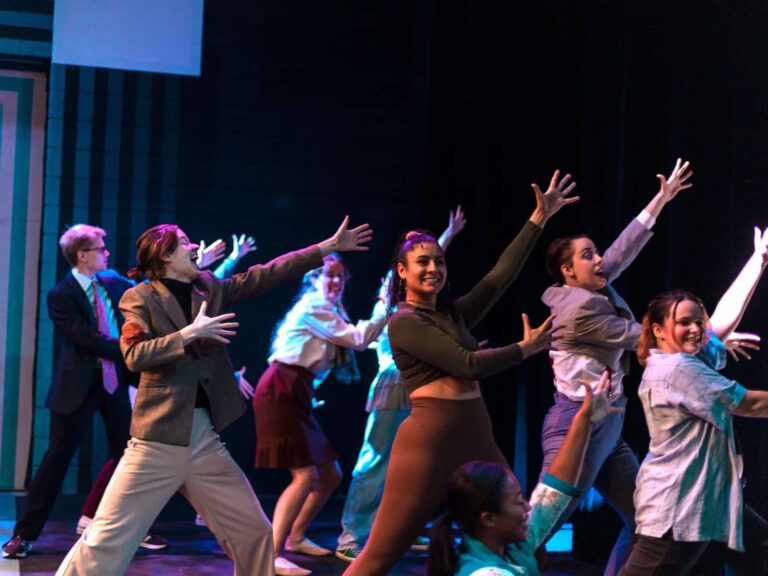 Succès et échecs dans « Le type qui n&rsquo;aimait pas les comédies musicales » au Wildwood Summer Theatre