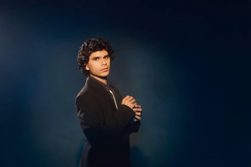 "Tout s'est passé comme c'était censé se passer" : Budjerah parle de son premier album de longue durée "Gentleman"