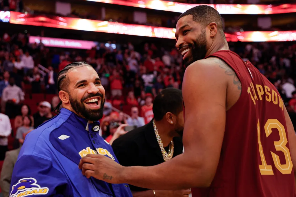 Tristan Thompson travaille à mettre fin à Drake et LeBron Beef : "J'essaie"