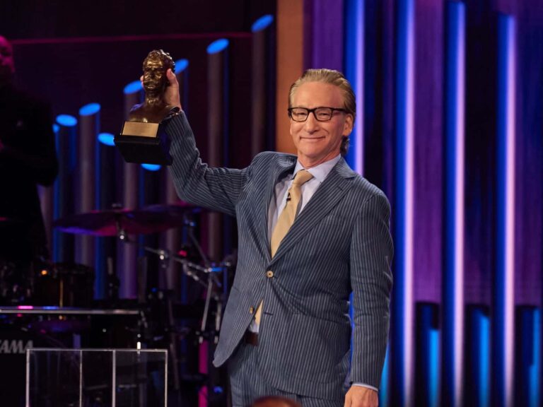 Un regard critique sur le battage médiatique de Bill Maher au Kennedy Center