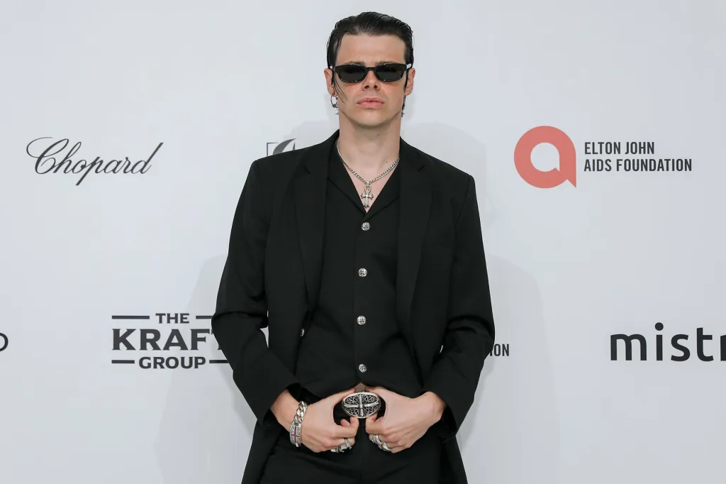 Yungblud soutenu par SZA, Scott Ian et plus après avoir répondu aux accusations d'« usine industrielle »