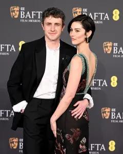 Paul Mescal et Gracie Abrams lors des EE BAFTA Film Awards 2026 qui se sont tenus au Royal Festival Hall le 22 février 2026 à Londres, en Angleterre.