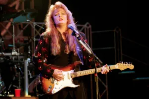 Wynonna Judd se produit au Shoreline Amphitheatre le 21 juin 1992 à Mountain View, en Californie.