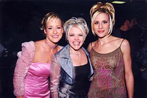 Martie Maguire, Natalie Maines et Emily Robison de The Chicks en 1998.