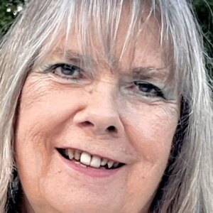 Vernell Hackett, journaliste musical et auteur vétéran de Nashville, décède à 77 ans