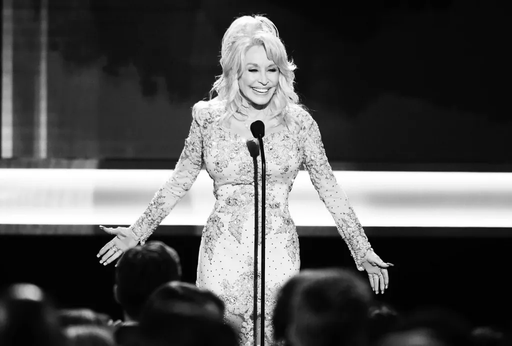 La radio se mobilise autour de Dolly Parton après sa mort, dirigée par « 9 to 5 »